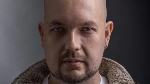“Seguid el ejemplo de Ruy González de Clavijo”, dice Nikita Makerenko, que se ha convertido en todo un "embajador" de Uzbekistán en España TWITTER