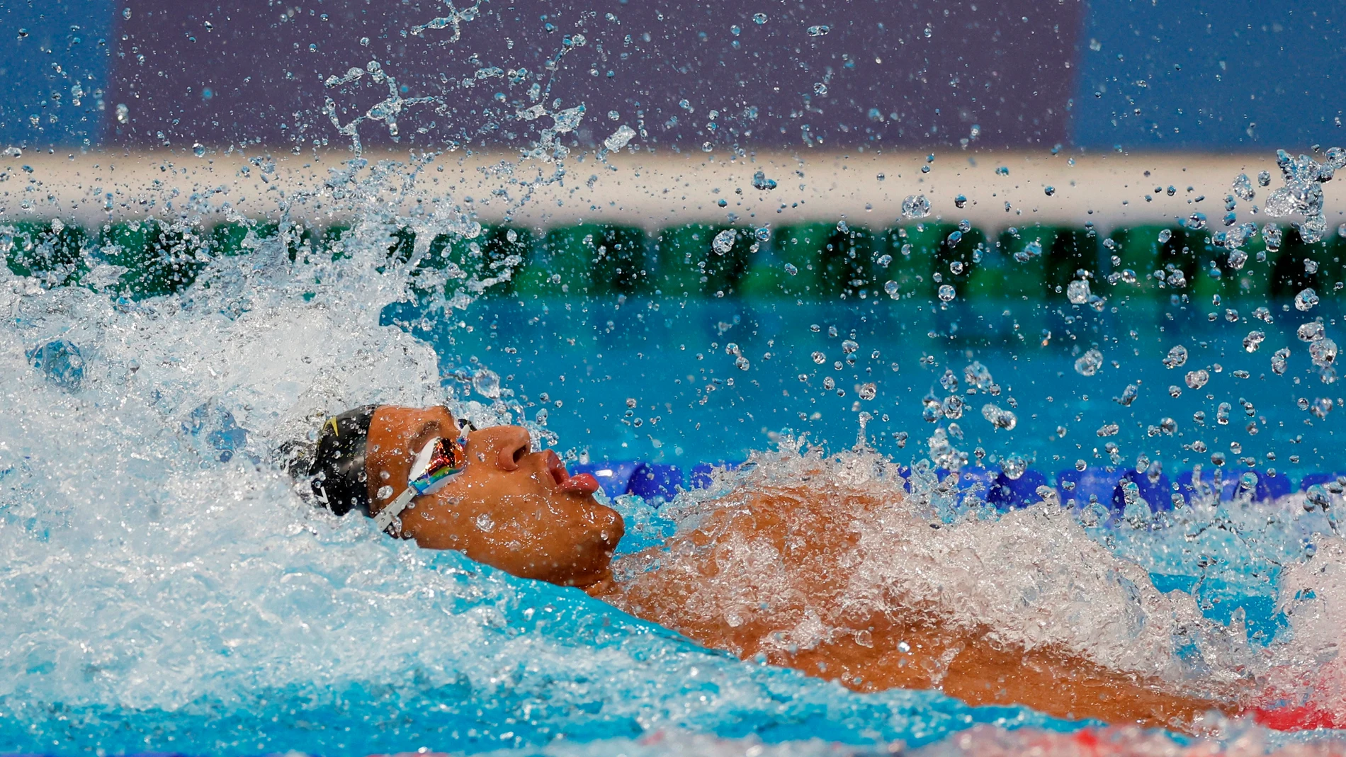 Hugo González, durante los 100 metros espalda de Tokio 2020, su primera final olímpica, en la que terminó sexto