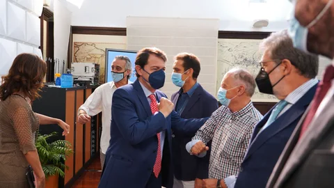 El presidente de la Junta de Castilla y León, Alfonso Fernánndez Mañueco, se reúne con los sindicatos y la patronal CEOE