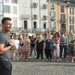Los manifestantes no captaron la atención de Marco, que estaba paseando por la zona junto a su novia, hasta que este escuchó decir que “los muertos de Covid no existen”. TWITTER