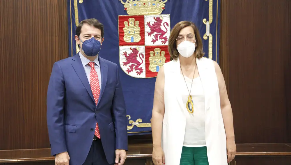 El presidente de la Junta de Castilla y León, Alfonso Fernández Mañueco, se reúne con la presidenta de la FRMP, Ángeles Armisén