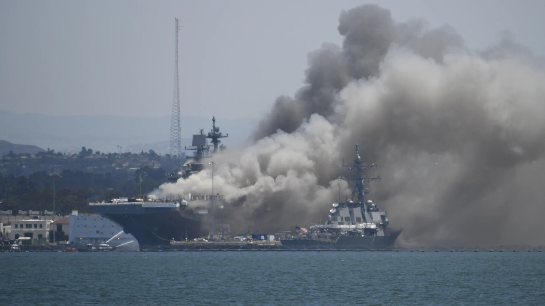 El USS Bonhomme Richard se quemó en julio de 2020 en San Diego. Había aparecido en varias escenas de películas como “Battleship” y “Act of Valor”