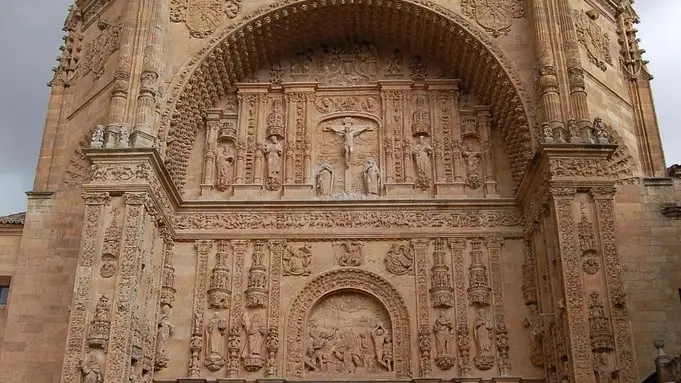 Fachada del convento de San Esteban, en Salamanca