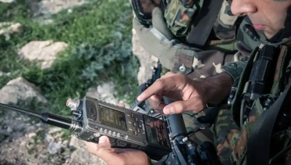 Radio de combatiente E-Lynx de Elbit, Telefónica y Aicox para el Ejército de Tierra.