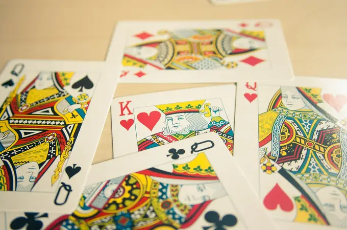 Estos son los juegos de cartas más vendidos para el verano 