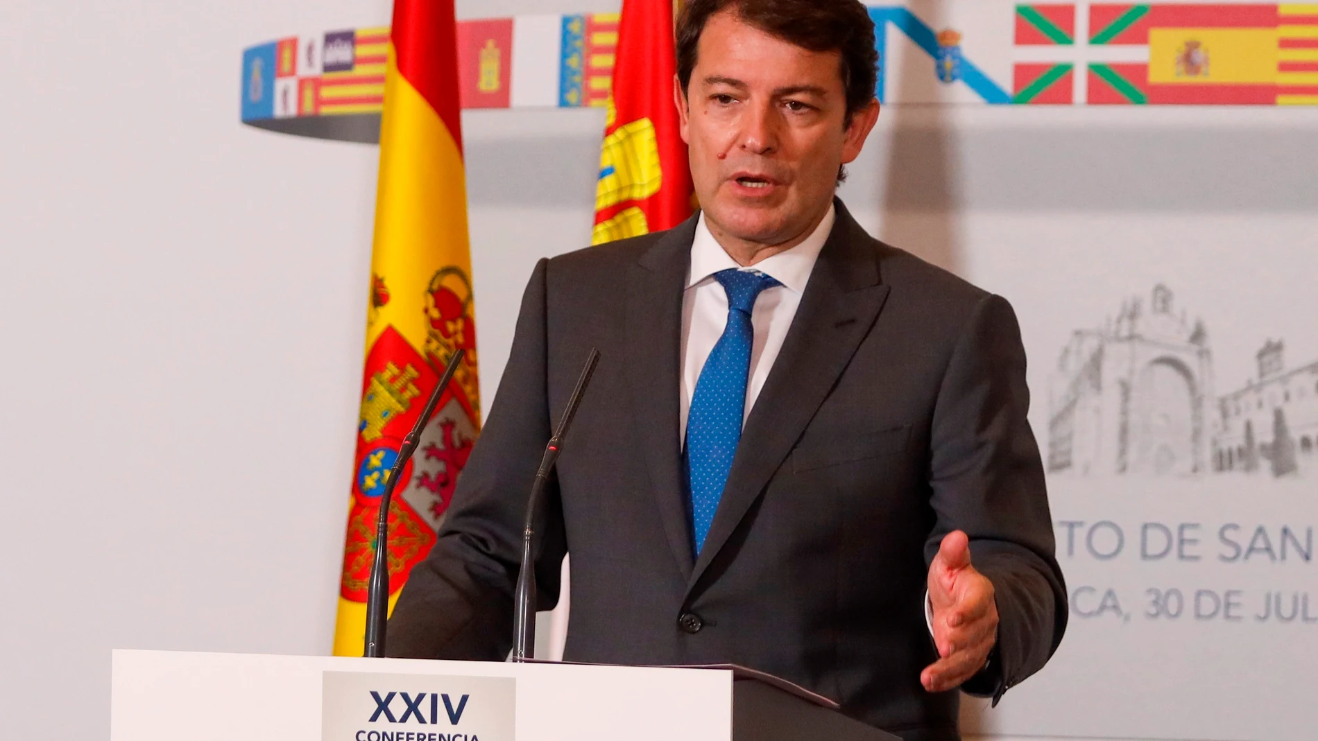 El presidente de la Junta de Castilla y León, Alfonso Fernández Mañueco, comparece al término de la reunión de trabajo de la XXIV Conferencia de Presidentes, celebrada en Salamanca