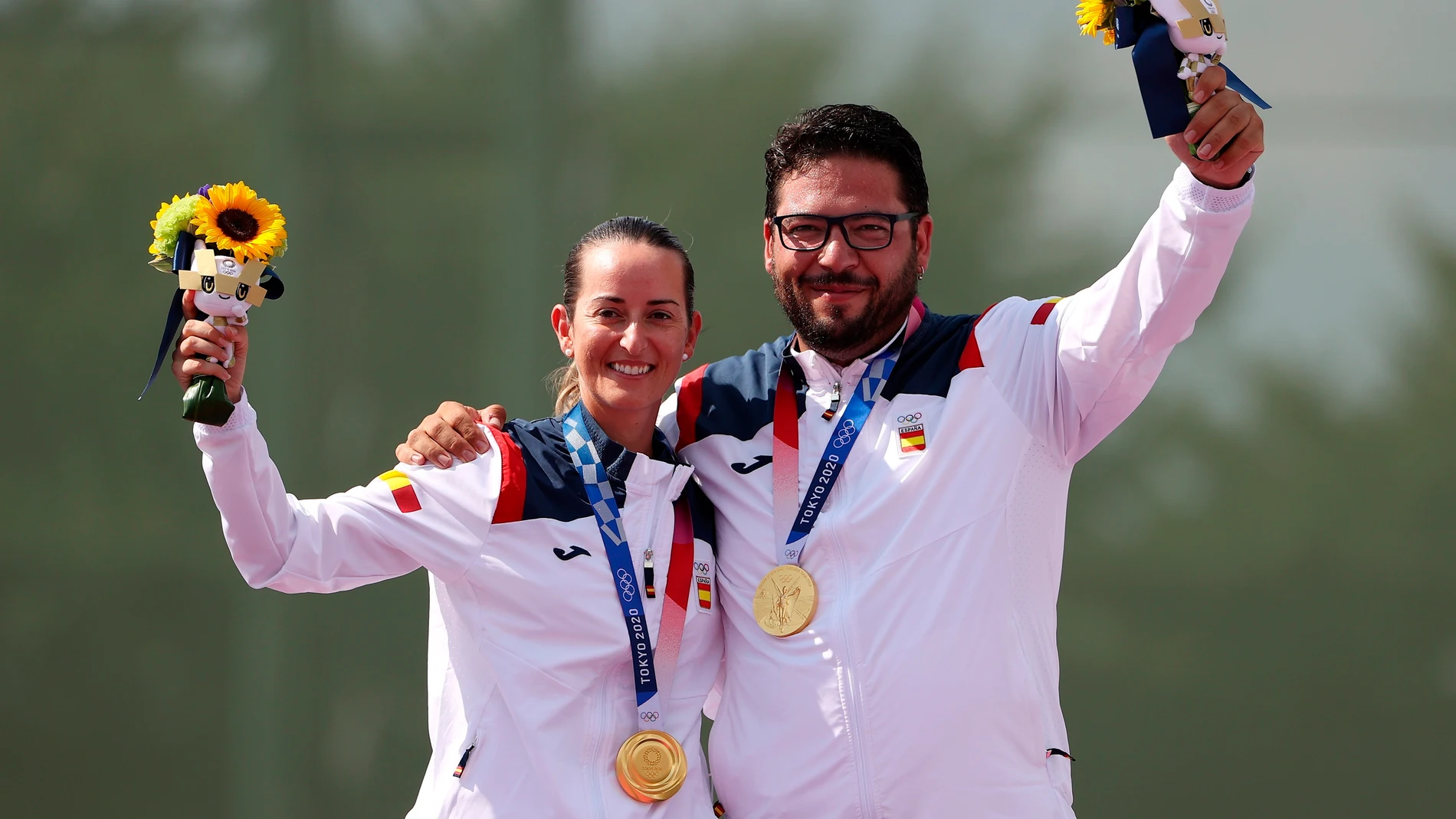 Fatima Galvez y Alberto Fernandez, con la medalla de oro