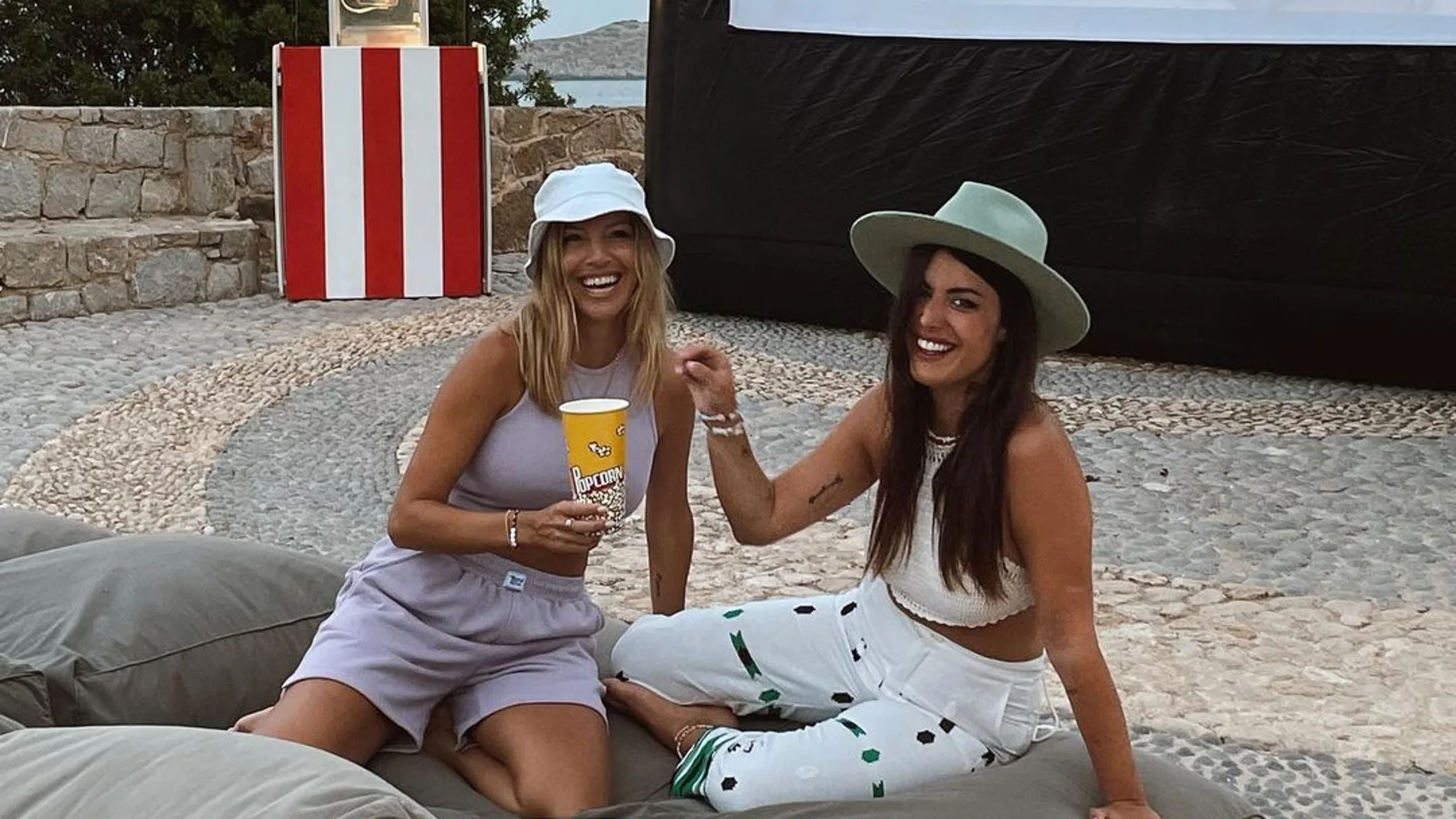 Dulceida nos deja otro look para copiar durante sus vacaciones en Ibiza