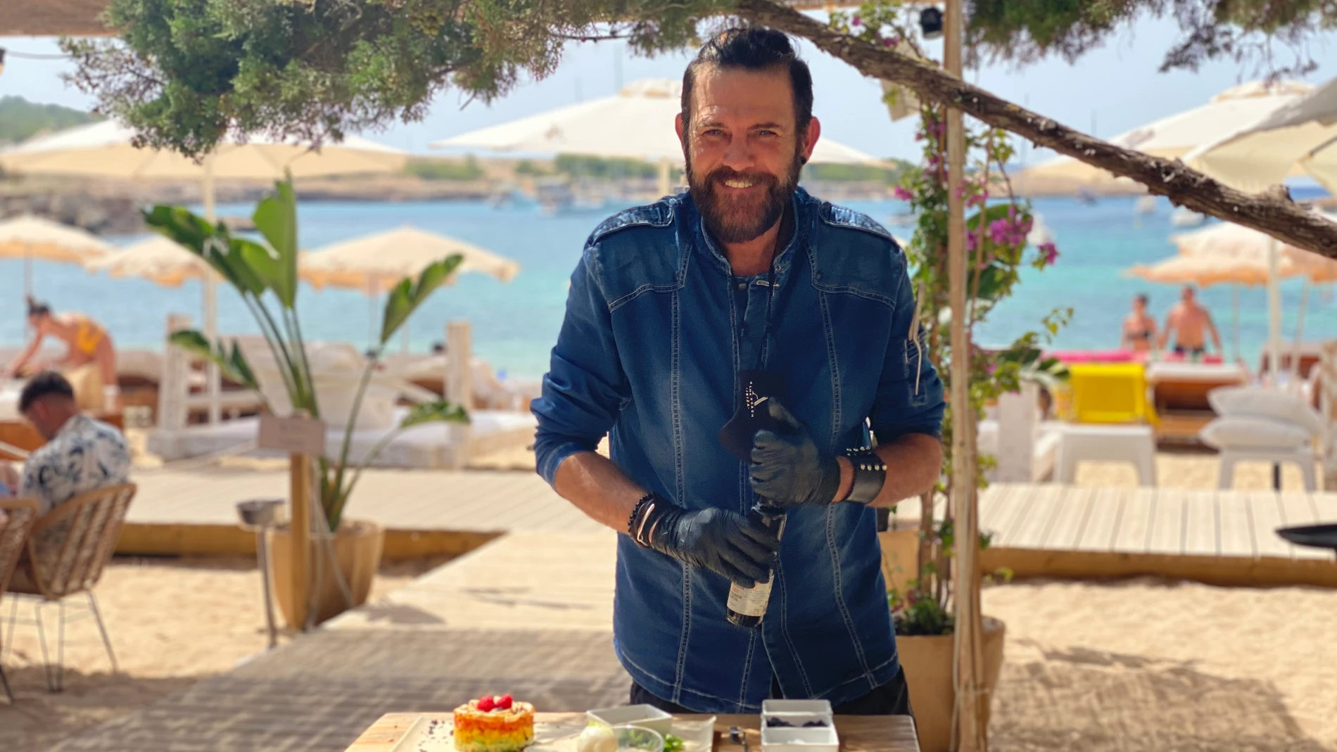 Jesús Martín Molinero es el cocinero de Alma Beach, en Ibiza