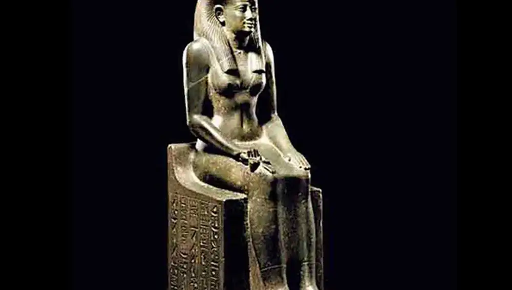 Estatua de la diosa Isis