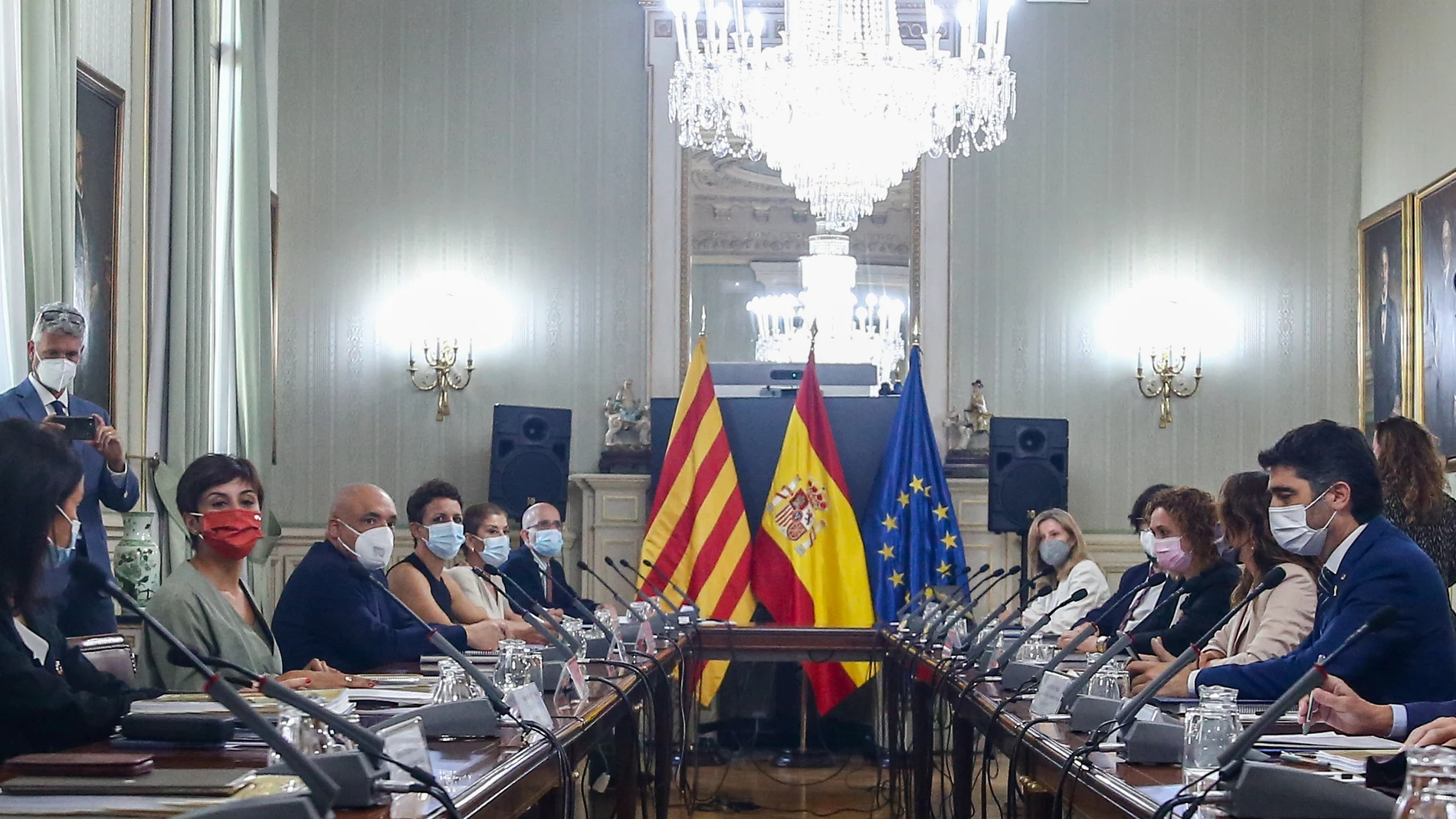 Vista general de los asistentes que participan en la Comisión Bilateral Generalitat de Catalunya - Estado.