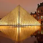 Pirámide de vidrio del Museo del Louvre