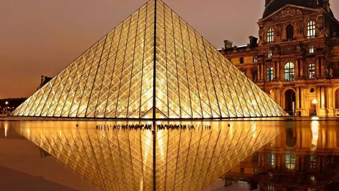 Pirámide de vidrio del Museo del Louvre