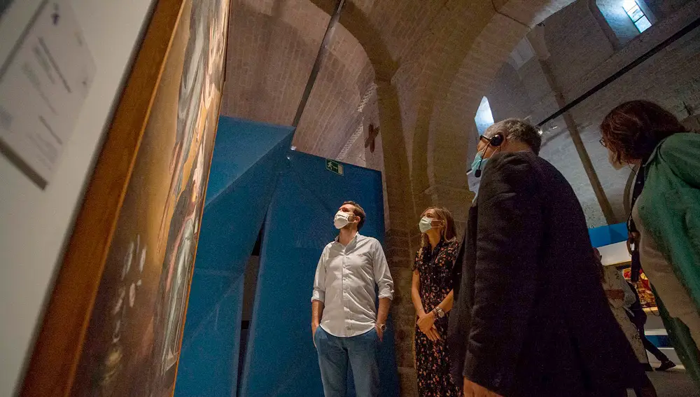 El presidente del PP, Pablo Casado, visita la exposición Lux de Las Edades del Hombre, en Carrión de los Condes (Palencia)