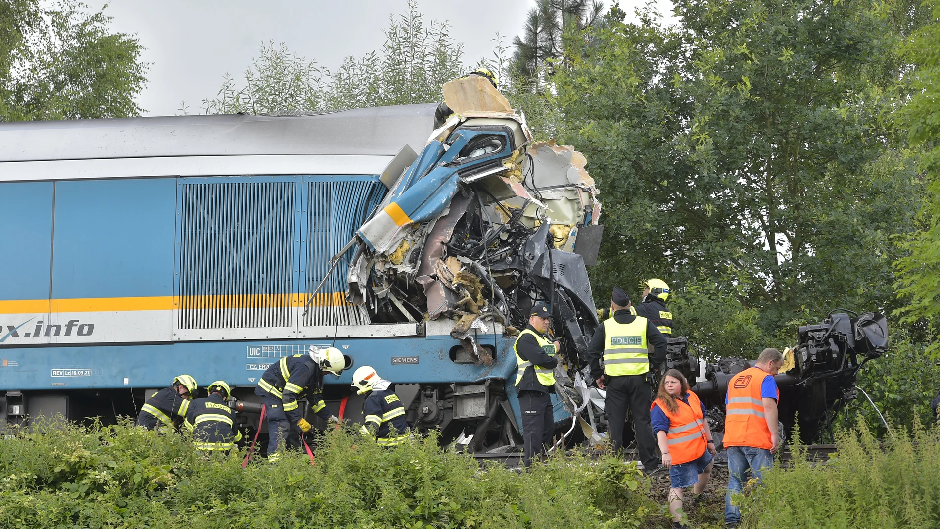 Así ha quedado el tren de pasajeros que ha colisionado en República Checa