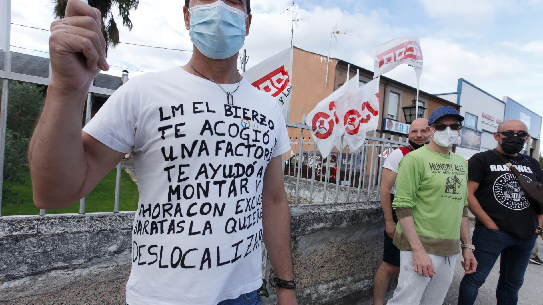 Concentración de trabajadores de LM Ponferrada durante el primer día de huelga