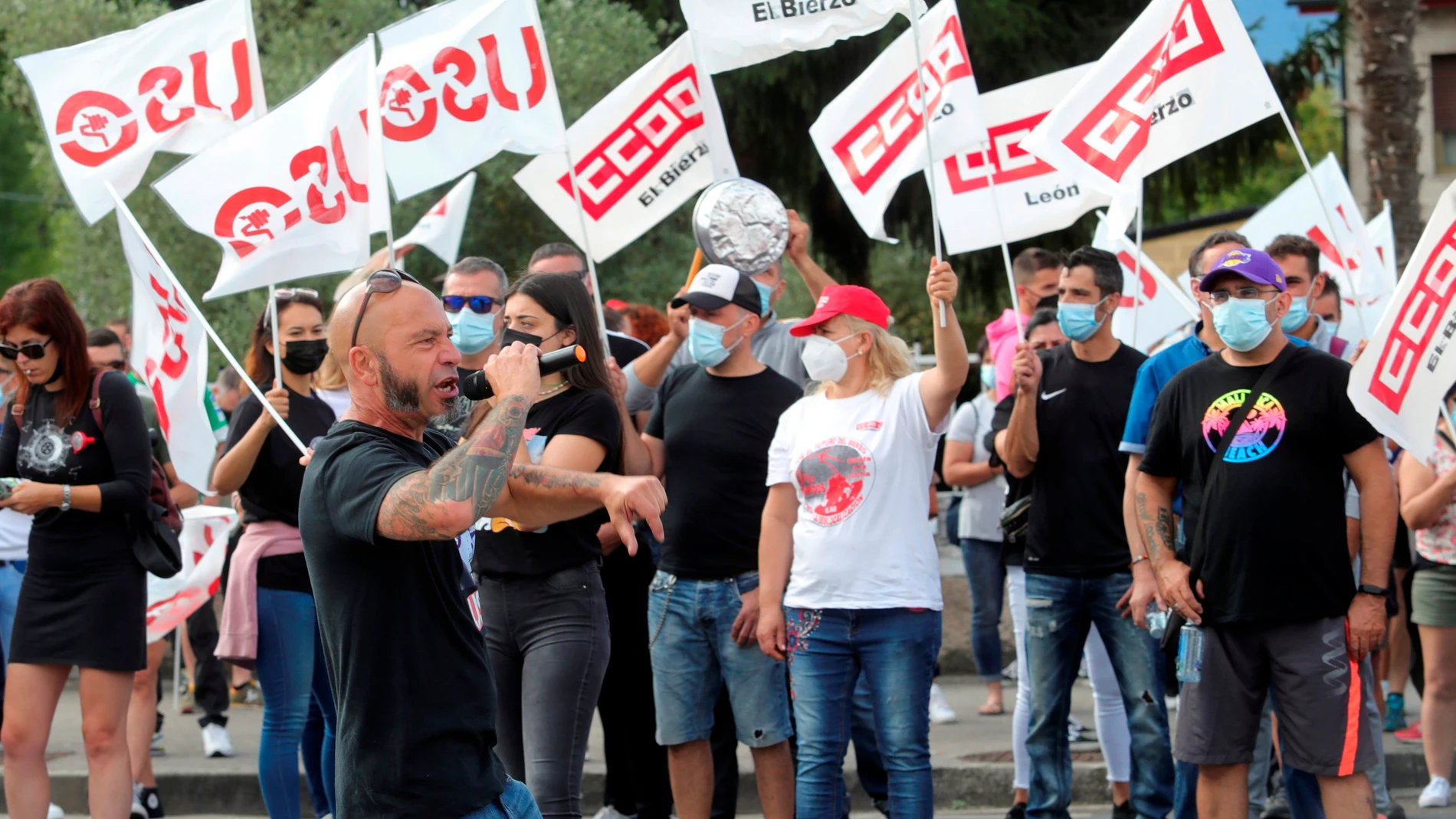 Los trabajadores de la factoría de palas eólicas LM Windpower, ubicada en Ponferrada (León), durante las protestas