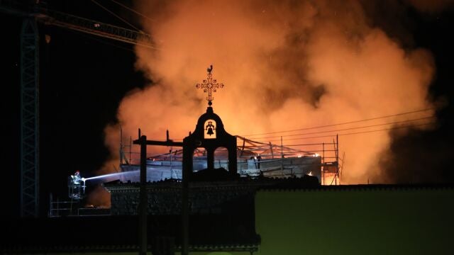 Incendio en el monasterio de la Virgen de Alconada en Ampudia (Palencia)