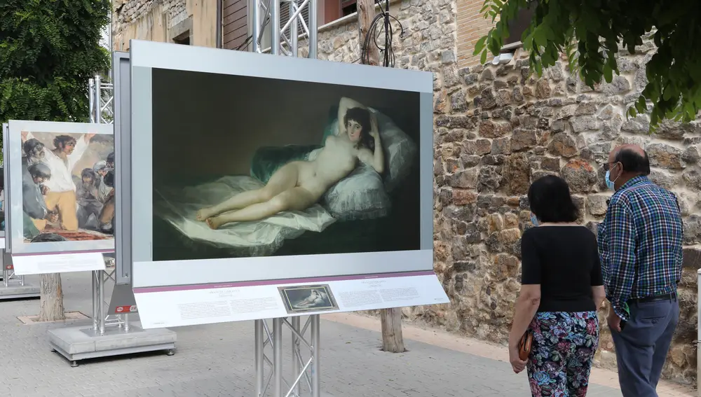 Inauguración de la exposición 'El Prado en las calles', en Aguilar de C La presidenta de la Diputación de Palencia, Ángeles Armisén, el presidente de la Fundación Iberdrola España, Fernando García, acompañados por el viceconsejero de Cultura de la Junta, Raúl Fernández Sobrino, y el director adjunto del Museo Nacional del Prado, Andrés Úbeda, inauguran la exposición 'El Prado en las calles', en Agular de Campoo (Palencia)