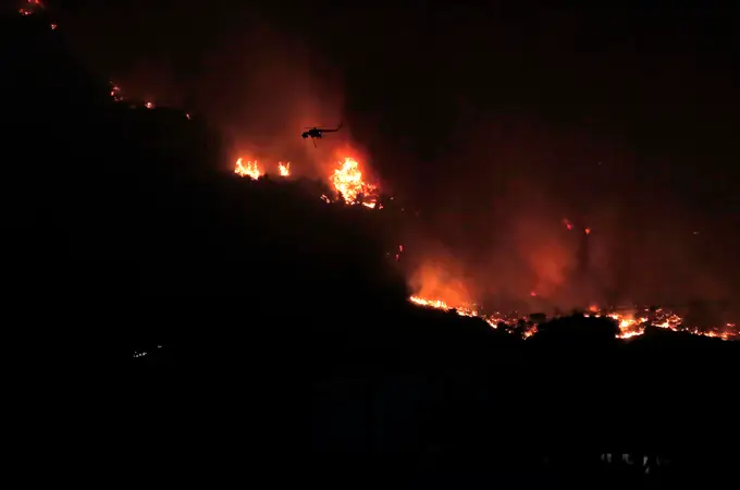 Una desbordada Grecia pide ayuda internacional para sofocar los incendios