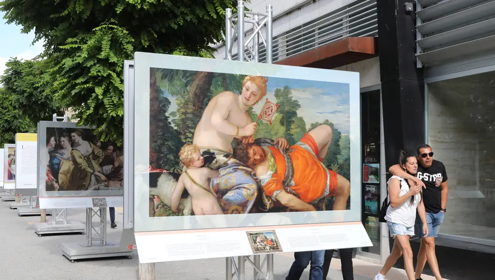 Inauguración de la exposición 'El Prado en las calles', en Aguilar de C La presidenta de la Diputación de Palencia, Ángeles Armisén, el presidente de la Fundación Iberdrola España, Fernando García, acompañados por el viceconsejero de Cultura de la Junta, Raúl Fernández Sobrino, y el director adjunto del Museo Nacional del Prado, Andrés Úbeda, inauguran la exposición 'El Prado en las calles', en Agular de Campoo (Palencia)