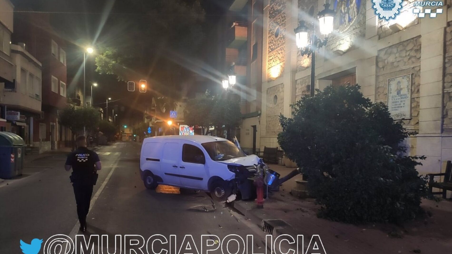 Un Conductor Que Triplicaba La Tasa De Alcohol Choca Y Derriba Un árbol ...