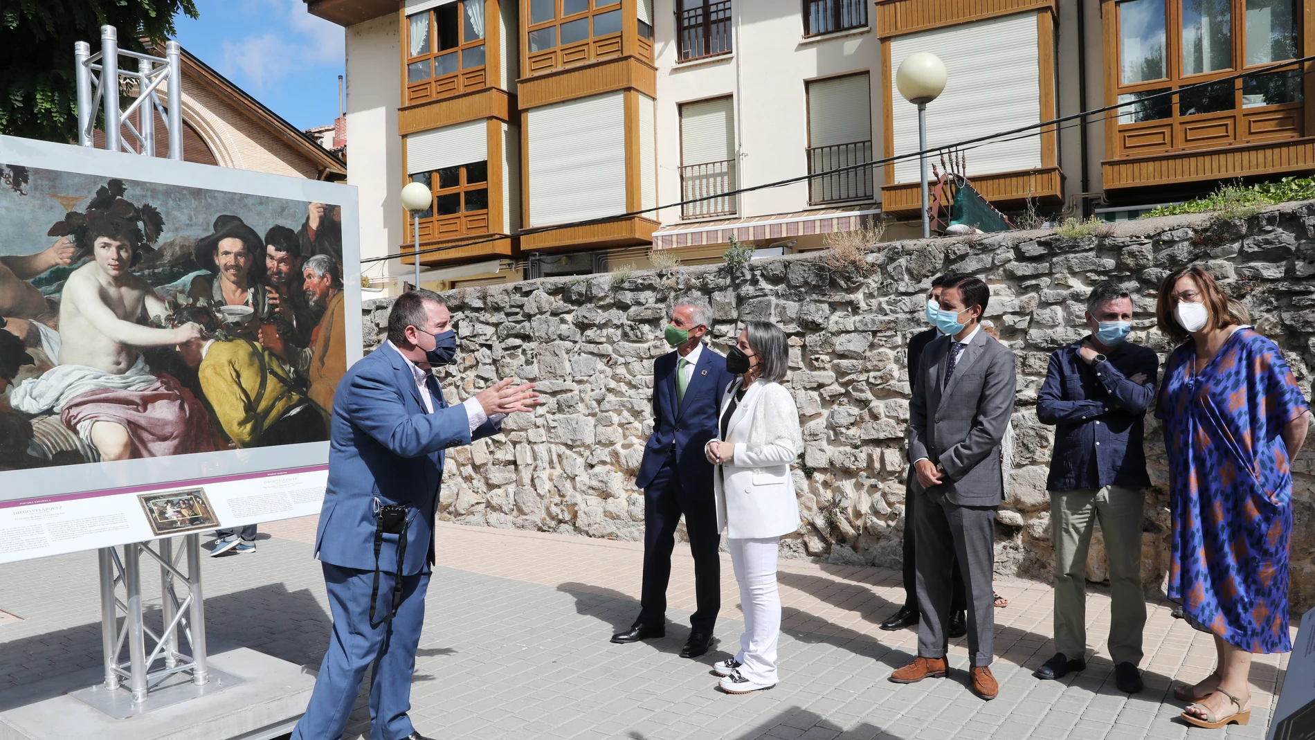 IInauguración de la exposición 'El Prado en las calles', en Aguilar de C La presidenta de la Diputación de Palencia, Ángeles Armisén, el presidente de la Fundación Iberdrola España, Fernando García, acompañados por el viceconsejero de Cultura de la Junta, Raúl Fernández Sobrino, y el director adjunto del Museo Nacional del Prado, Andrés Úbeda, inauguran la exposición 'El Prado en las calles', en Agular de Campoo (Palencia)