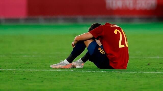 Juan Miranda se lamenta tras la derrota en la final contra Brasil
