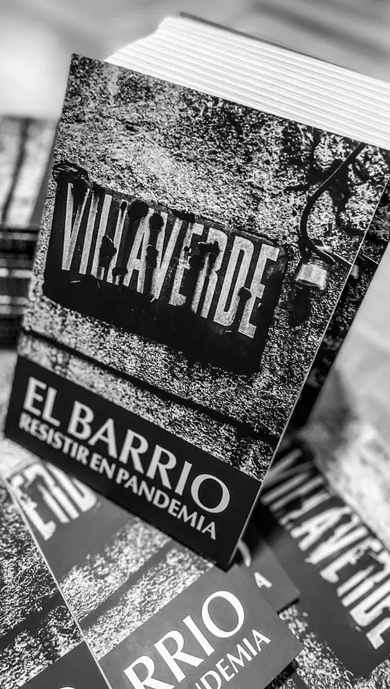 Fotos del libro con testimonios gráficos de vecinos y voluntarios durante la pandemia, en Villaverde