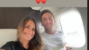 Primer mensaje desde el avión de Messi, rumbo a París