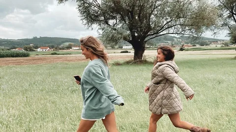 Las influencers María y Marta Pombo durante su verano en el norte