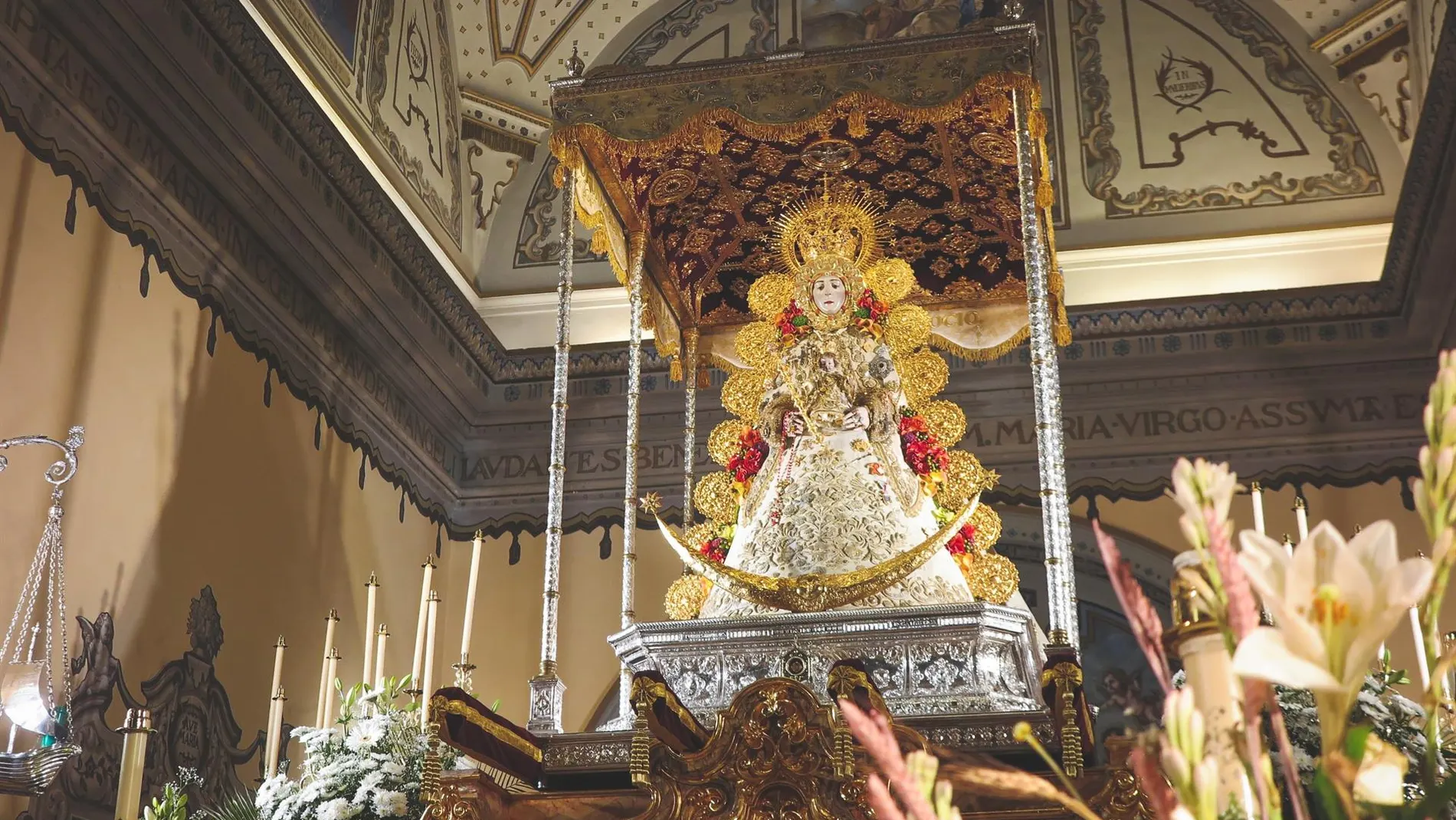 La Virgen del Rocío en la parroquia de la Asunción de Almonte