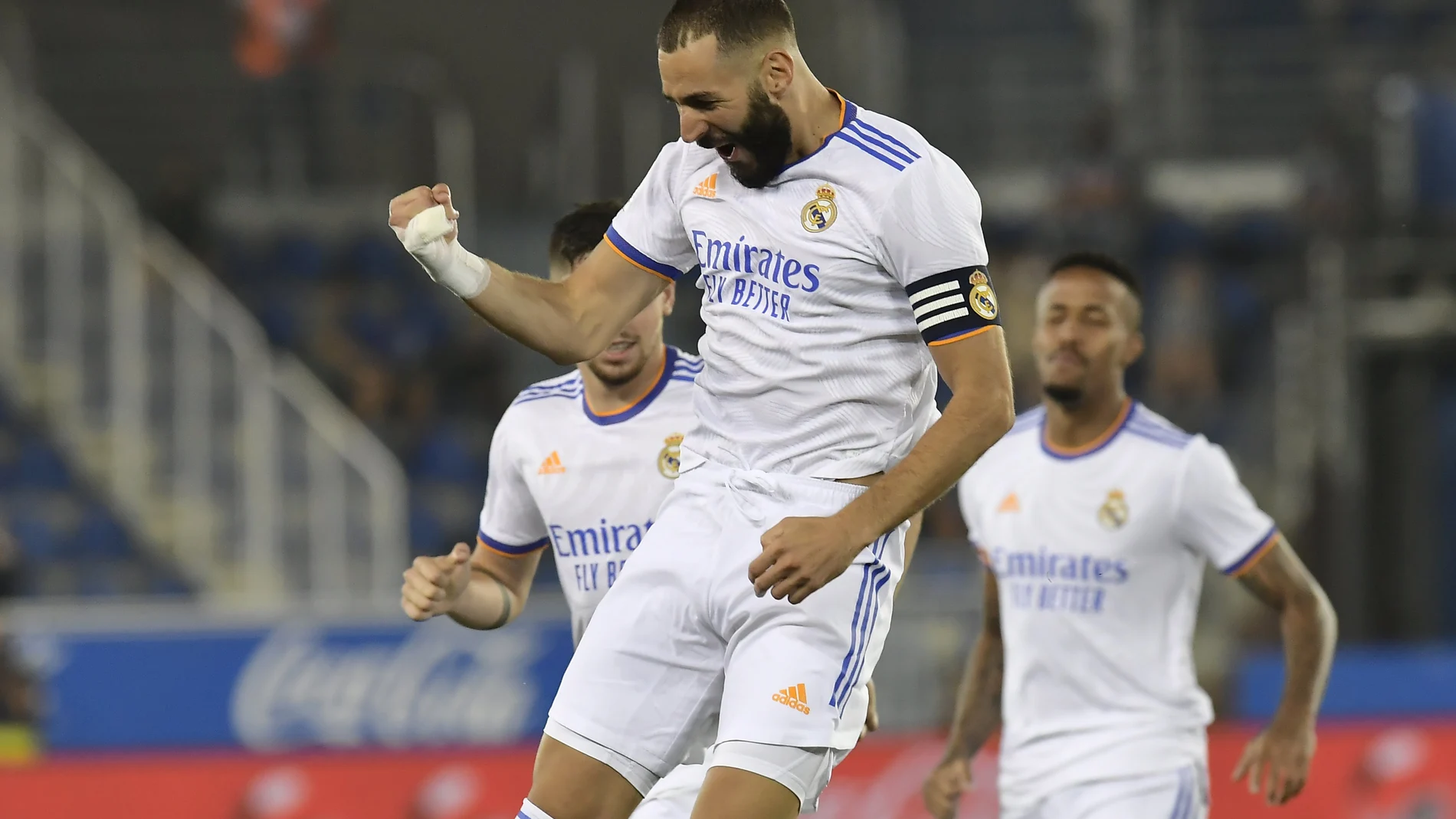 Benzema celebra uno de los dos goles que marcó