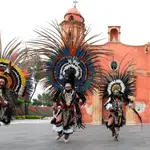 La explanada de la Plaza Toaxcoaque de la capital mexicana se vistió este viernes con danzas y rituales para conmemorar y reclamar la memoria del día de libertad de los pueblos originarios antes de la conquista española del 13 de agosto de 1521