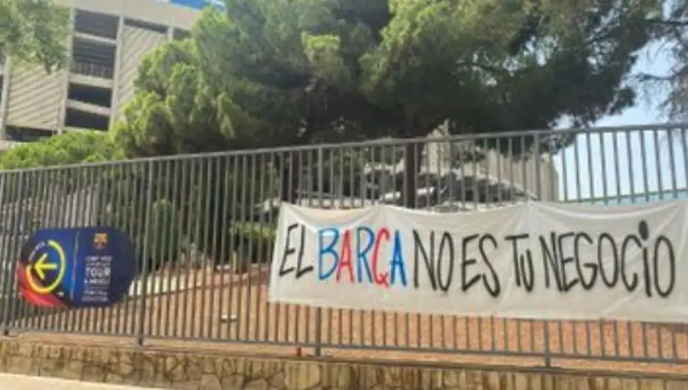 Una de las pancartas contra Joan Laporta. @Bau_Nickk