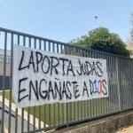 Pancarta contra Laporta. @oscarvillator09