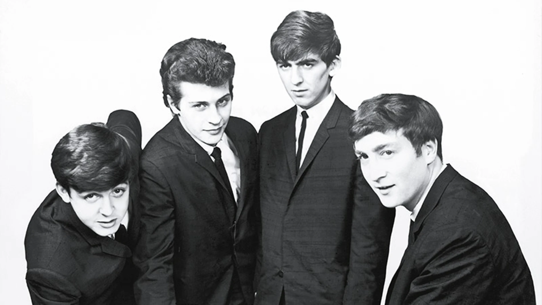 Paul McCartney, Pete Best, George Harrison y John Lennon, cuando formaban The Beatles