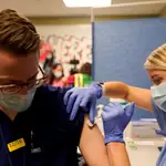 Parálisis de Bell: nuevos datos sobre esta rara afección vinculada con algunas vacunas contra la covid