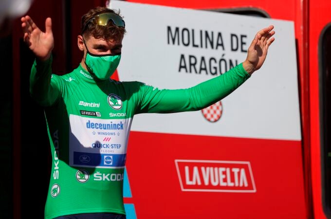 Jakobsen, en el podio, con el maillot verde