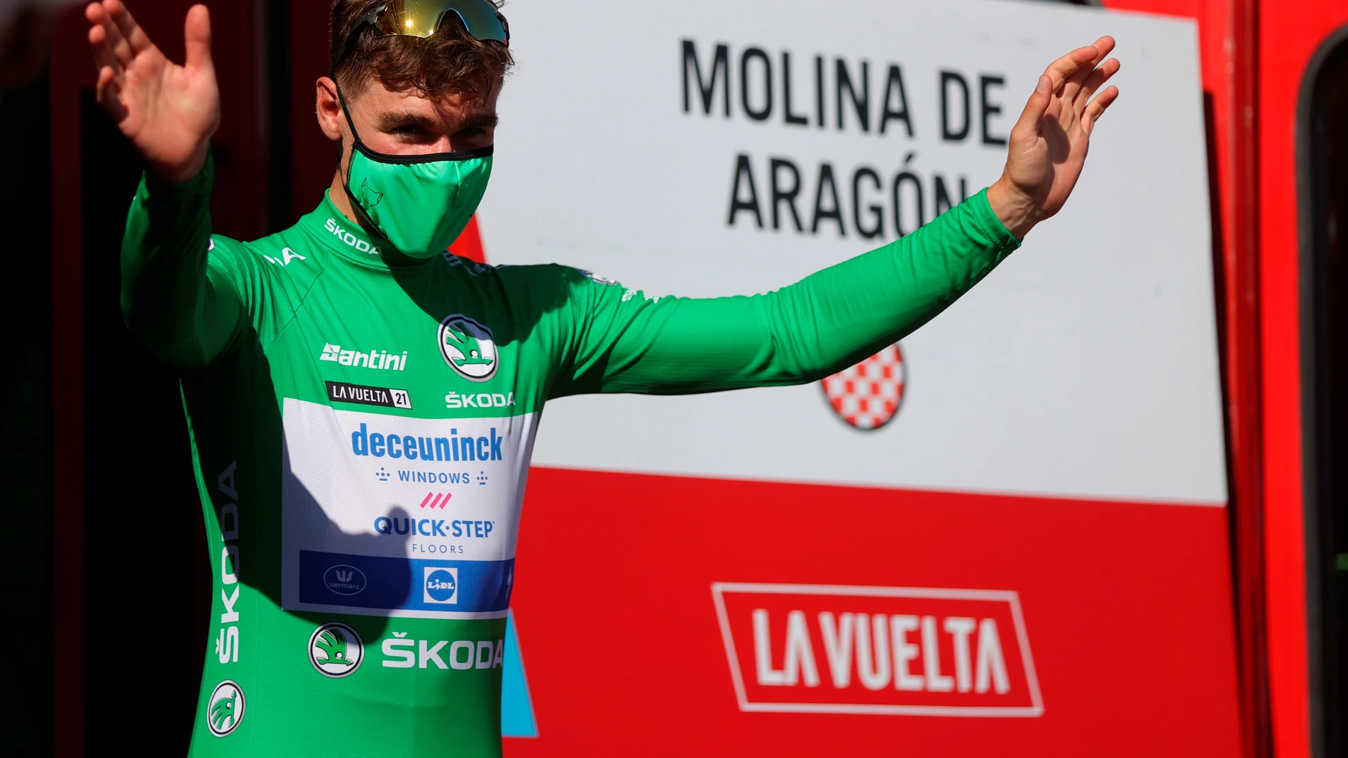 Jakobsen, en el podio, con el maillot verde