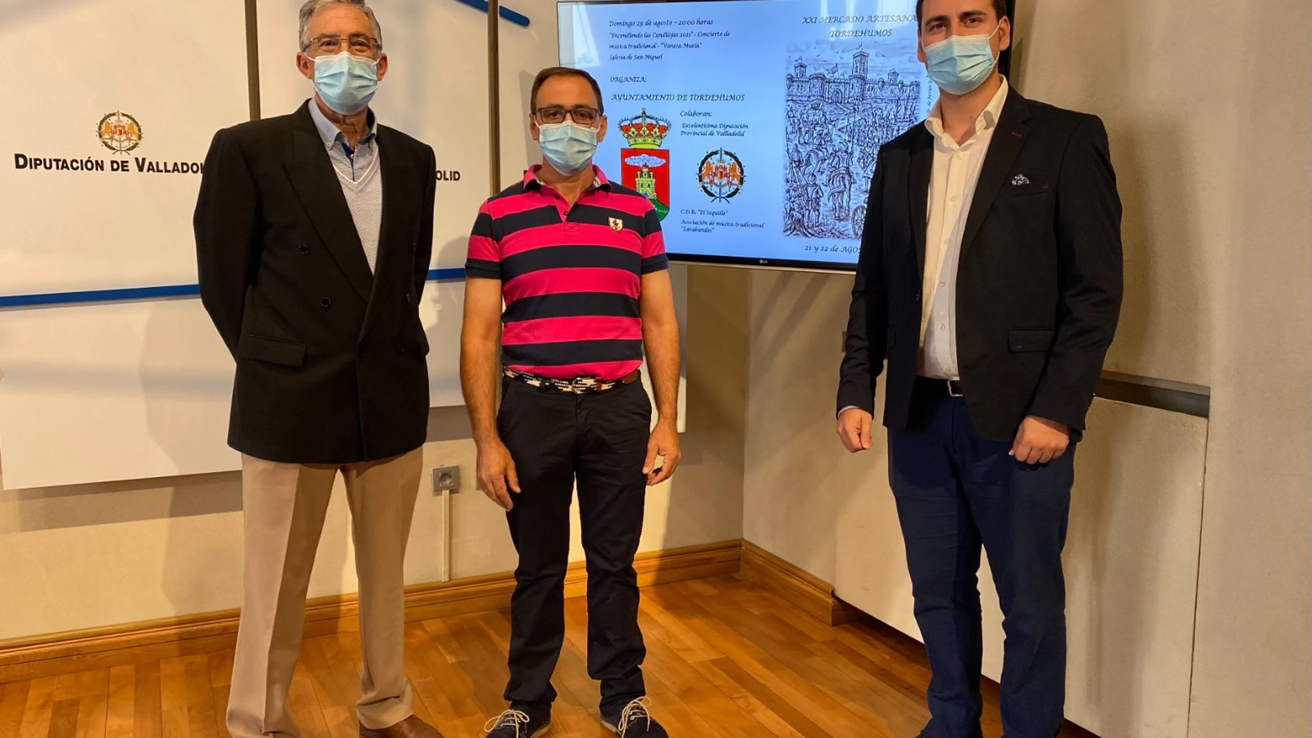 Presentación del mercado de Tordehumos a cargos del diputado David Esteban y el alcalde de la localidad José María Collazos