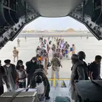  Parte de Dubái el primer avión militar español que participa en el retorno de nacionales y traductores 