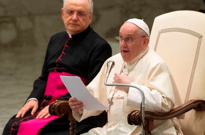 El Papa Francisco asiste a la audiencia general semanal en la Sala Paolo VI