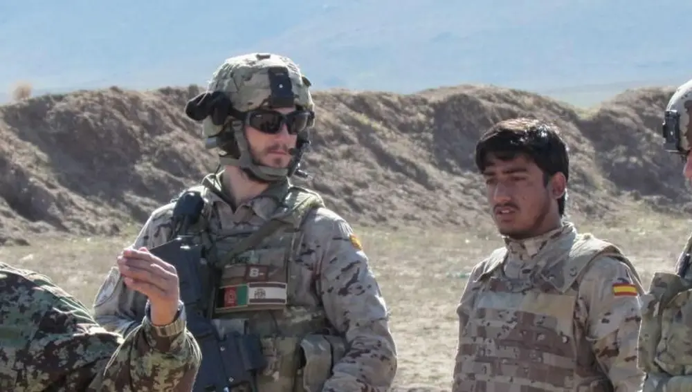 Daryuosh Mohammadi junto a las tropas españolas en Herat en 2011