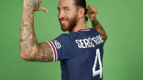 Sergio Ramos aún no ha debutado con el PSG. Sigue lesionado