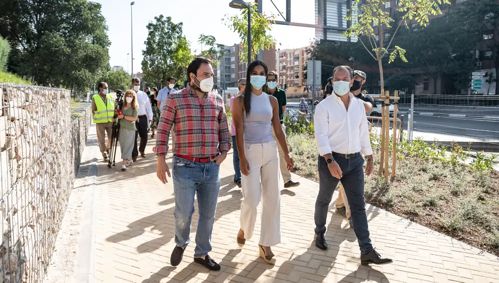 Un momento de la visita de Begoña Villacís a la zona