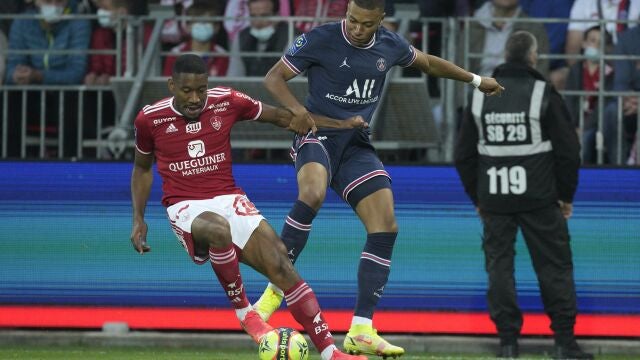 Mbappé, en un partido con el PSG. El Real Madrid le espera en septiembre