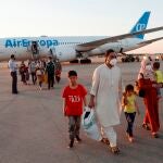 El segundo avión fletado por España para evacuar a españoles y afganos del país asiático ha aterrizado poco después de las ocho y media de la tarde
