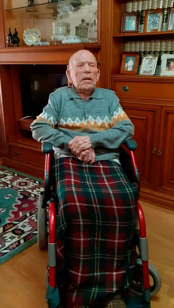 El español Saturnino de la Fuente, que el pasado febrero cumplió 112 años, se ha convertido en el hombre más viejo del mundo según ha certificado el Guinnes World Records