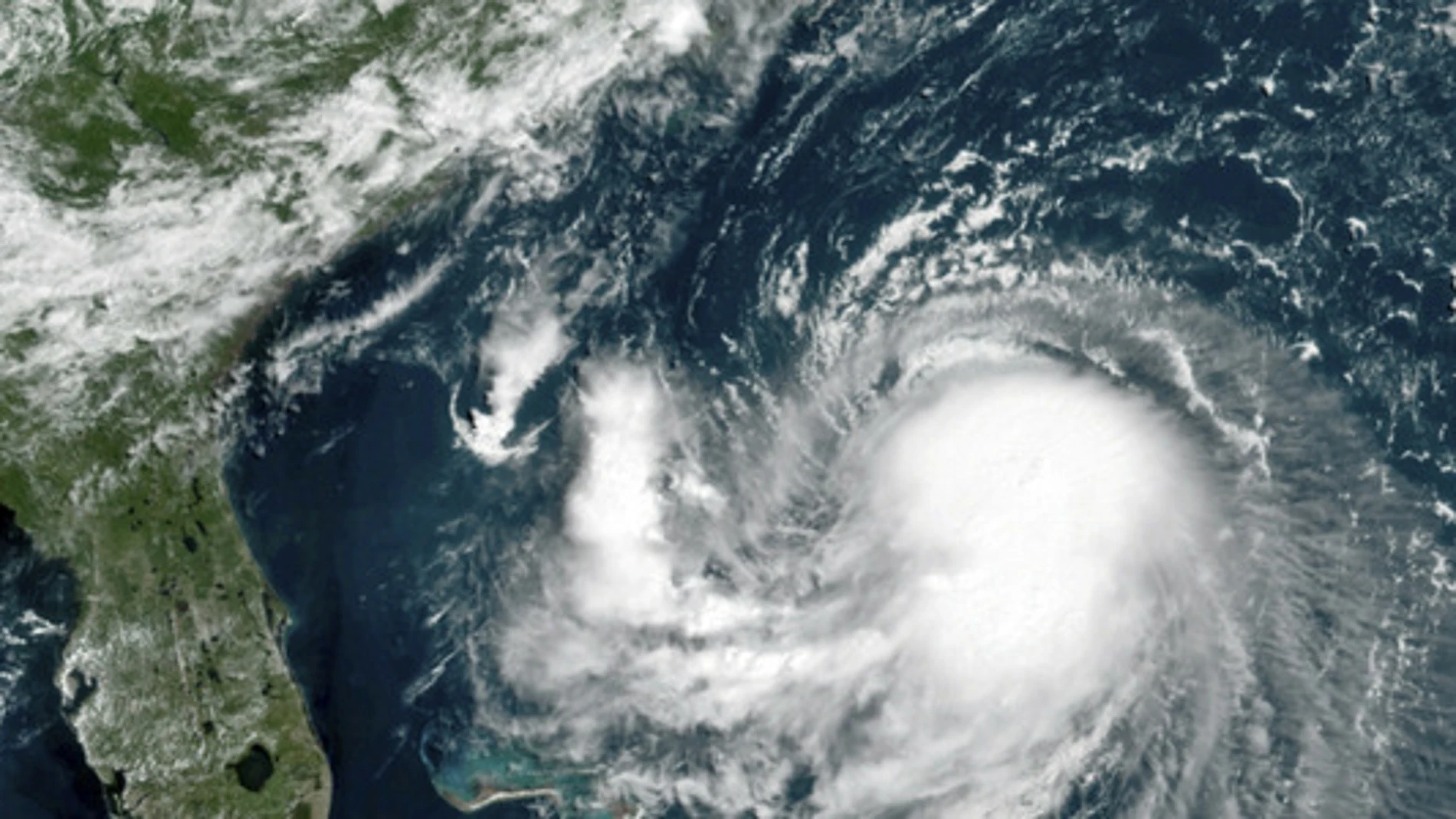 Las autoridades y los servicios meteorológicos advierten a los residentes de la costa este de la amenaza de una tormenta tropical Henry
